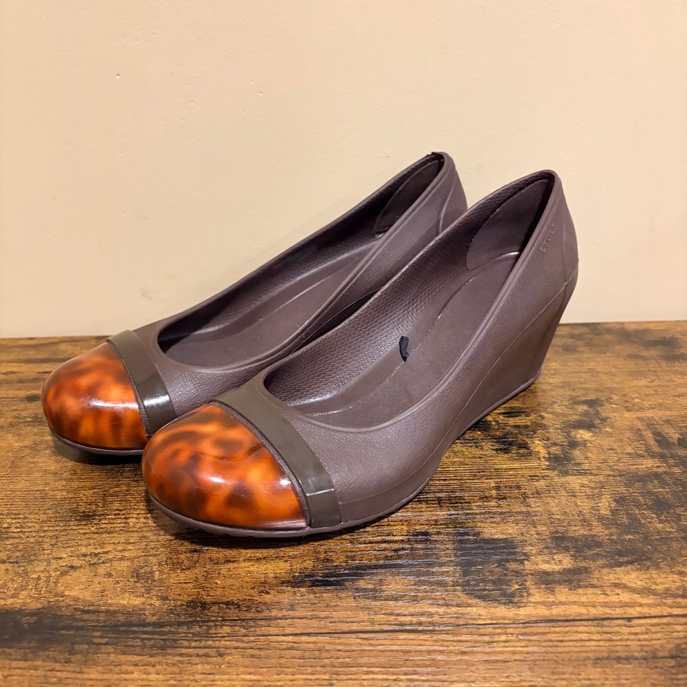 Crocs Cap Toe Wedge Espresso Walnut Tortoise Shell Pump Heels Womens 7